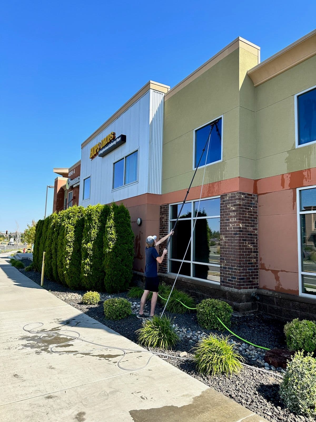 Project Kennewick Gleaming with APEX Window Washing image